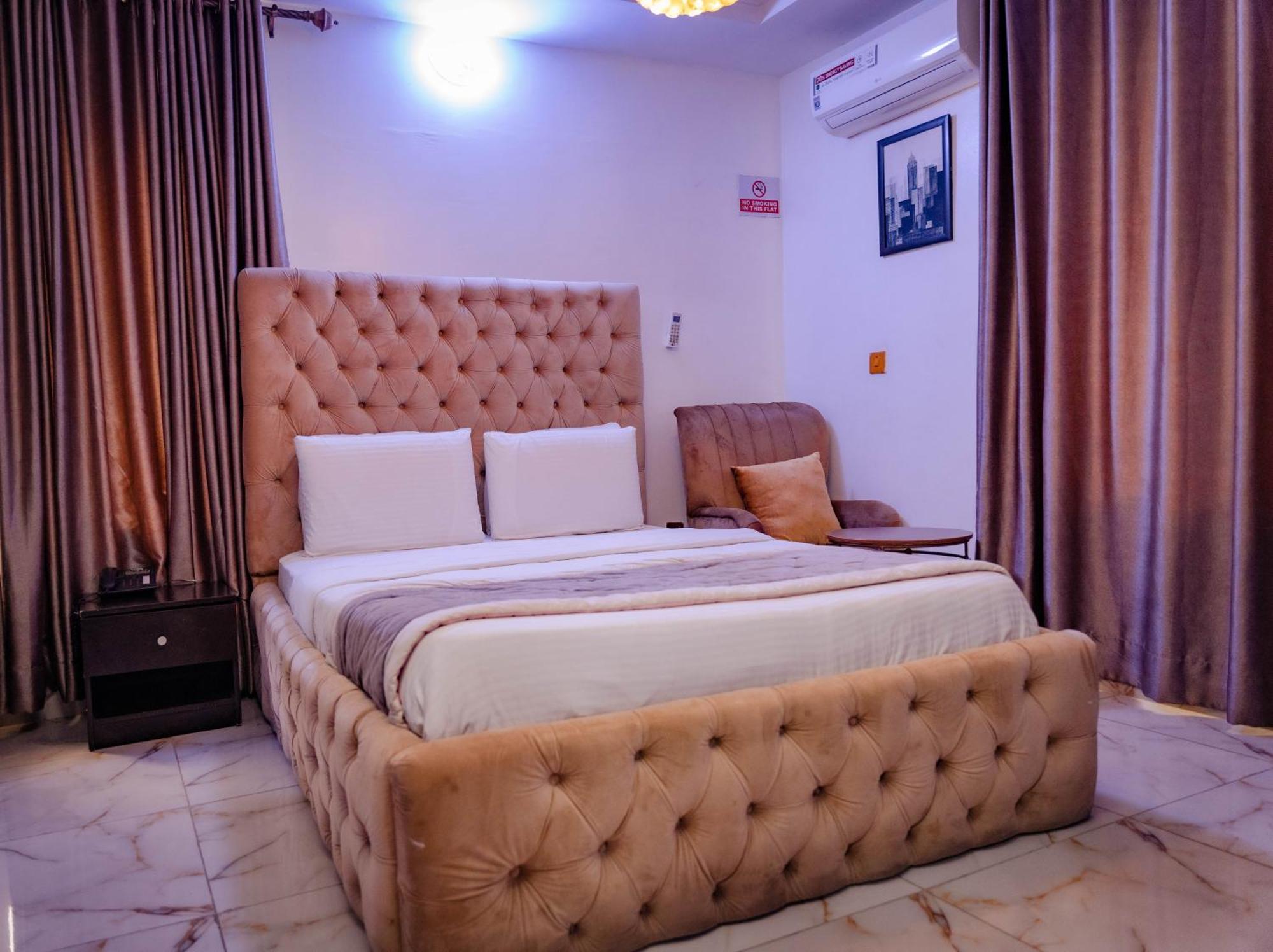 לקי 247 Luxury Hotel מראה חיצוני תמונה